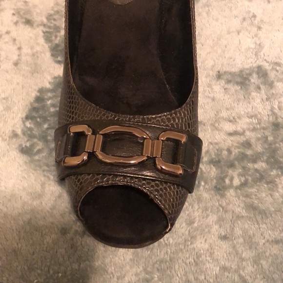 Aerosoles Black “Alligator” High Heeled Shoes Size 10M - Picture 5 of 8